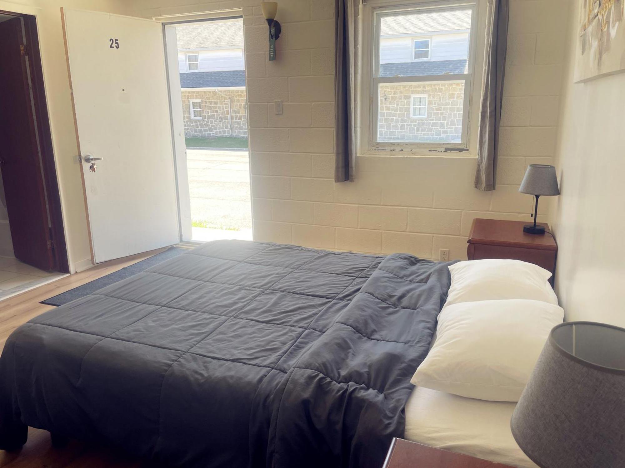 Motel Grande Ile Салабери дьо Валифийлд Екстериор снимка