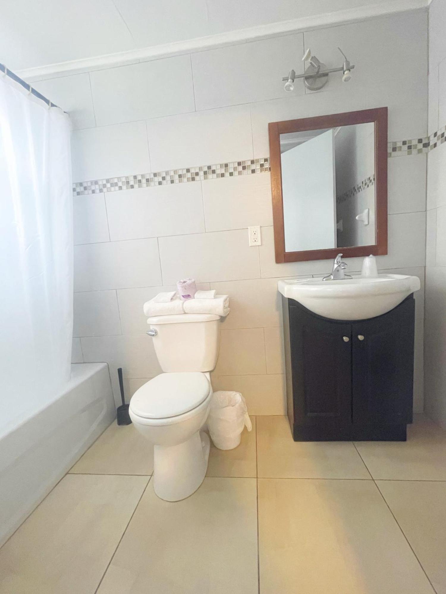 Motel Grande Ile Салабери дьо Валифийлд Екстериор снимка