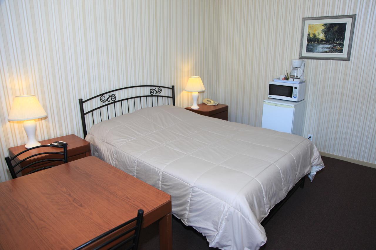 Motel Grande Ile Салабери дьо Валифийлд Екстериор снимка